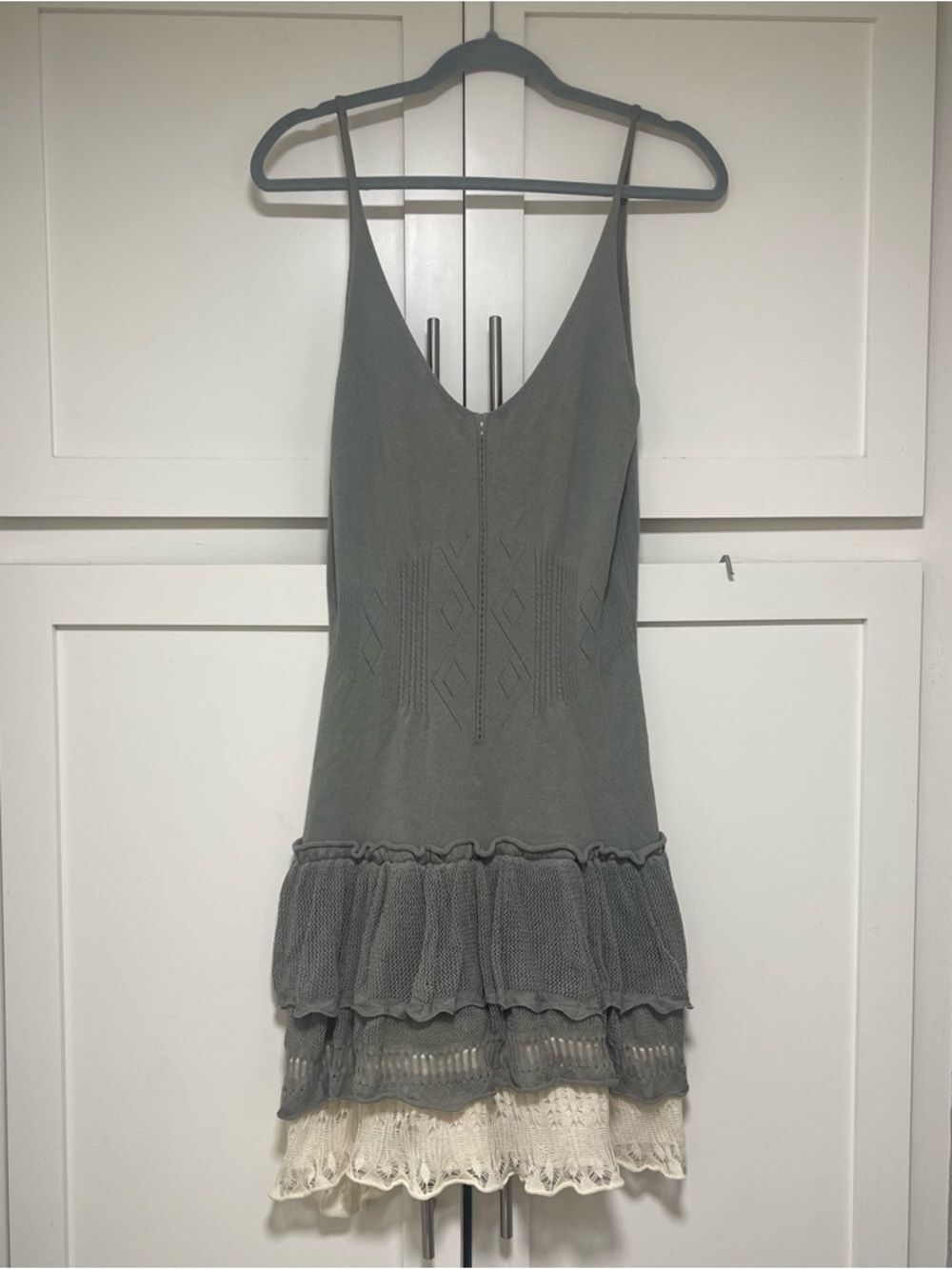 Urban Outfitters Kimchi Blue Tessa Tiered Ruffle Sweater Tank Mini Dress sz L - Picture 5 of 12